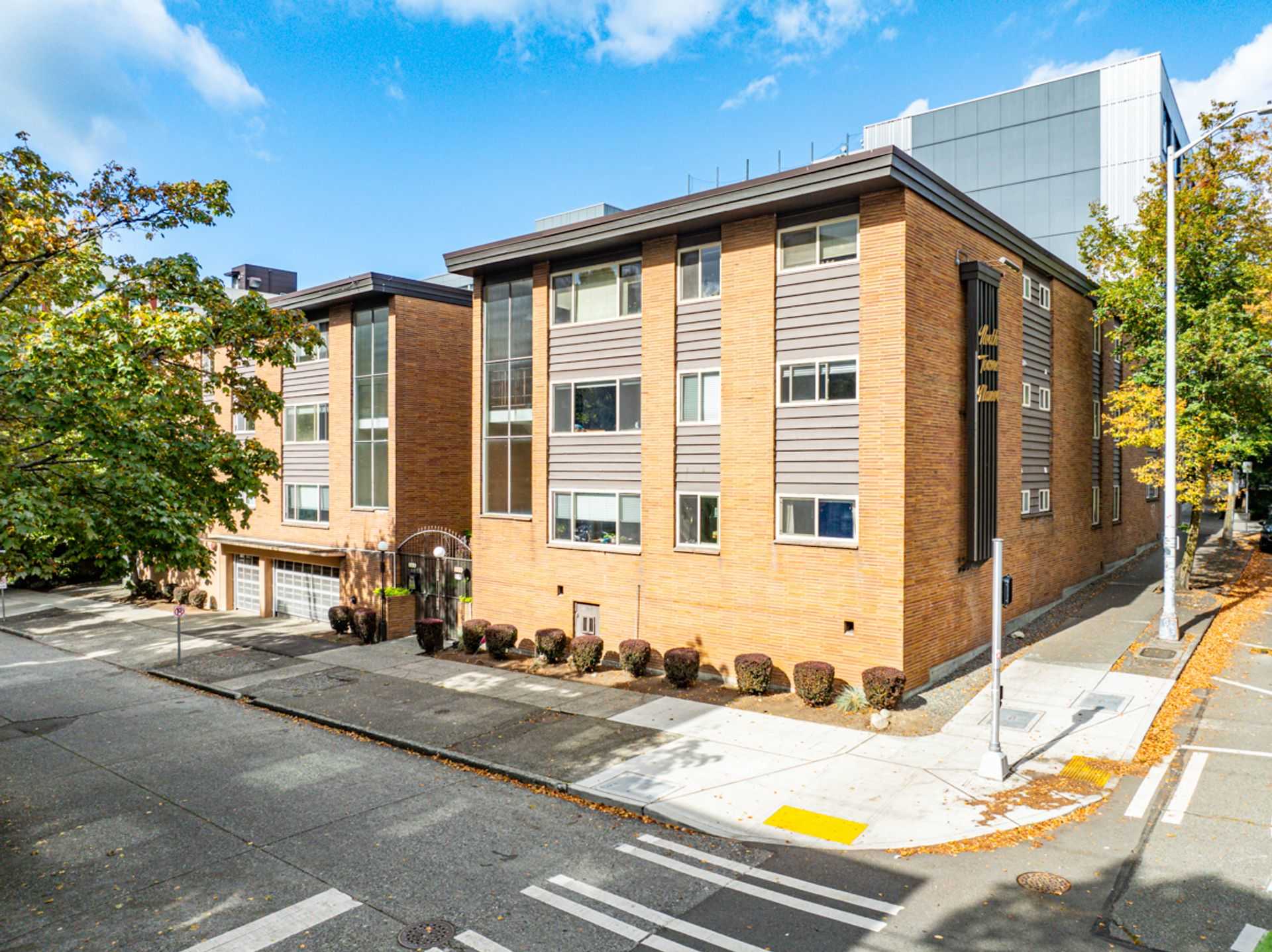 North Towne Manor Apartments – photo 1