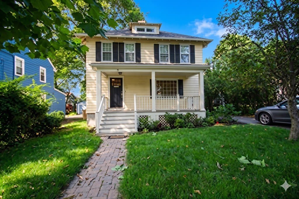 30 Farmcrest Ave – photo 1 of 14