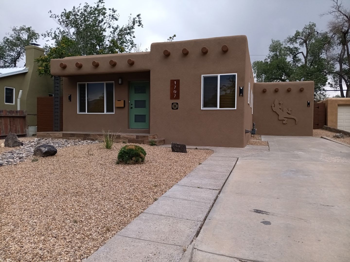 3 Bedroom, 2 Bathroom Home! Schedule a Showing! – photo 1