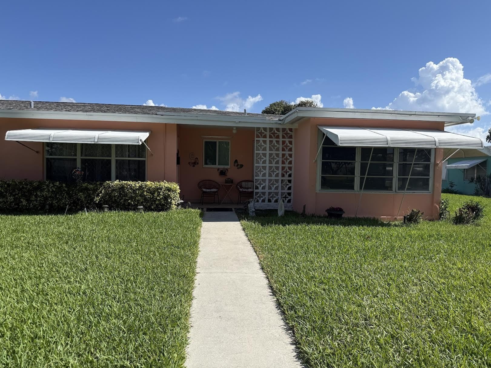 255 South Boulevard – photo 1 of 17