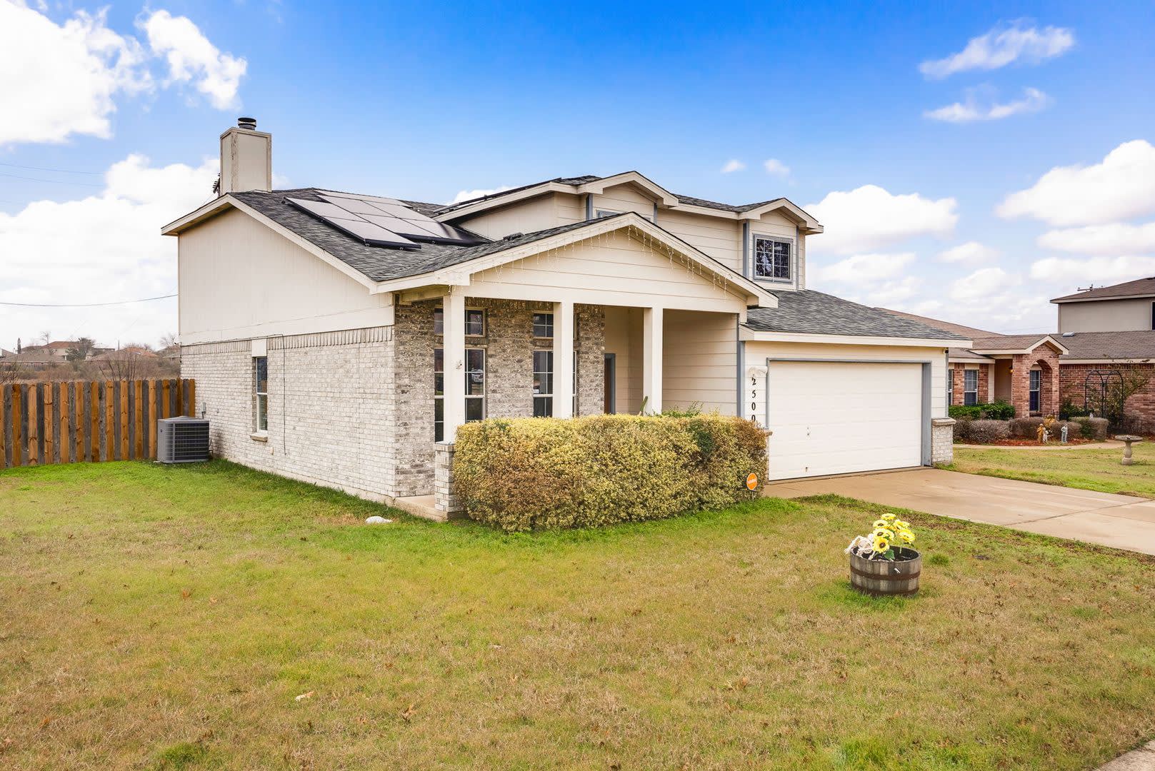 2500 Waterfall Dr – photo 1