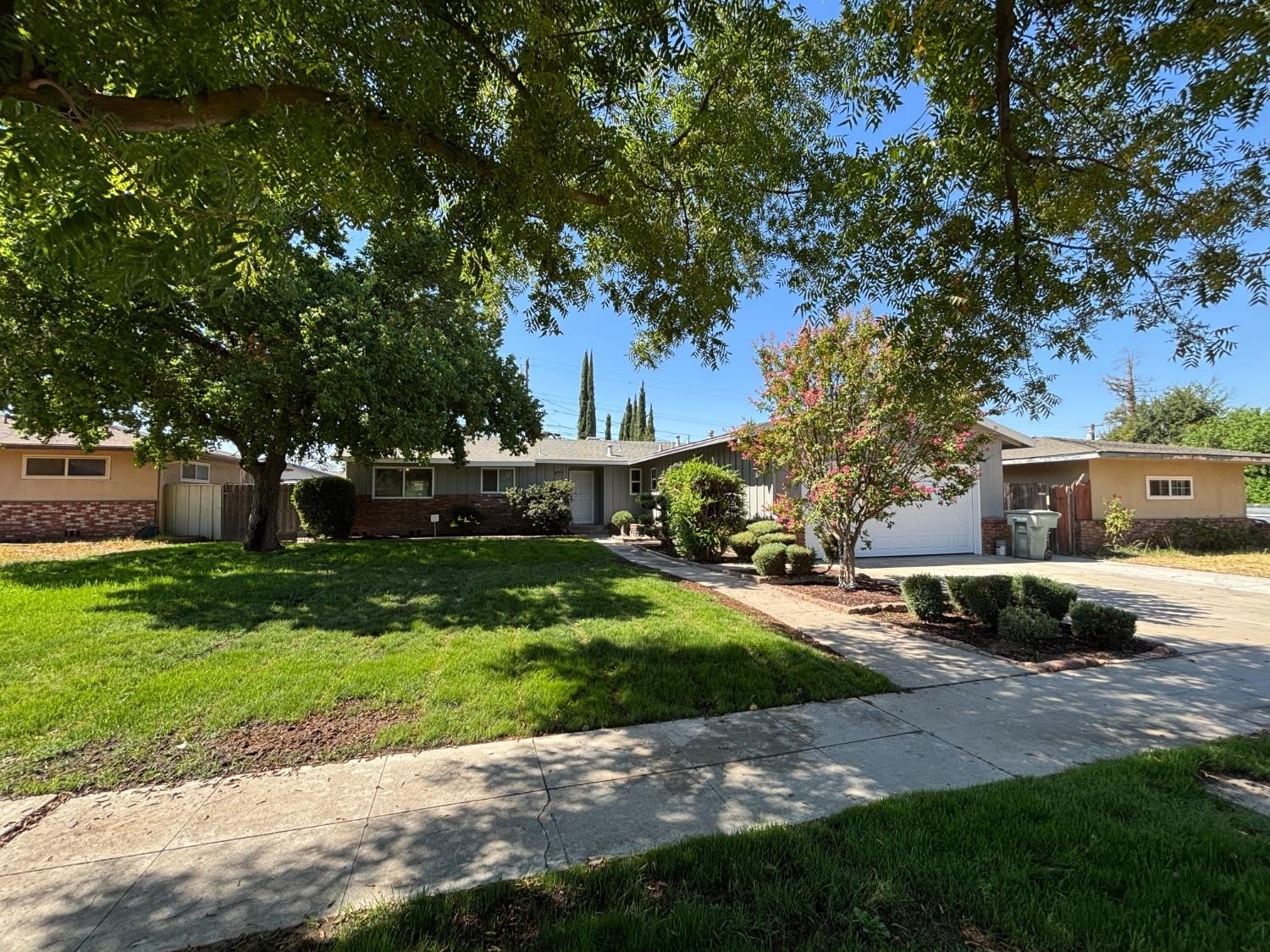 1903 W Fountain Way – photo 1 of 23