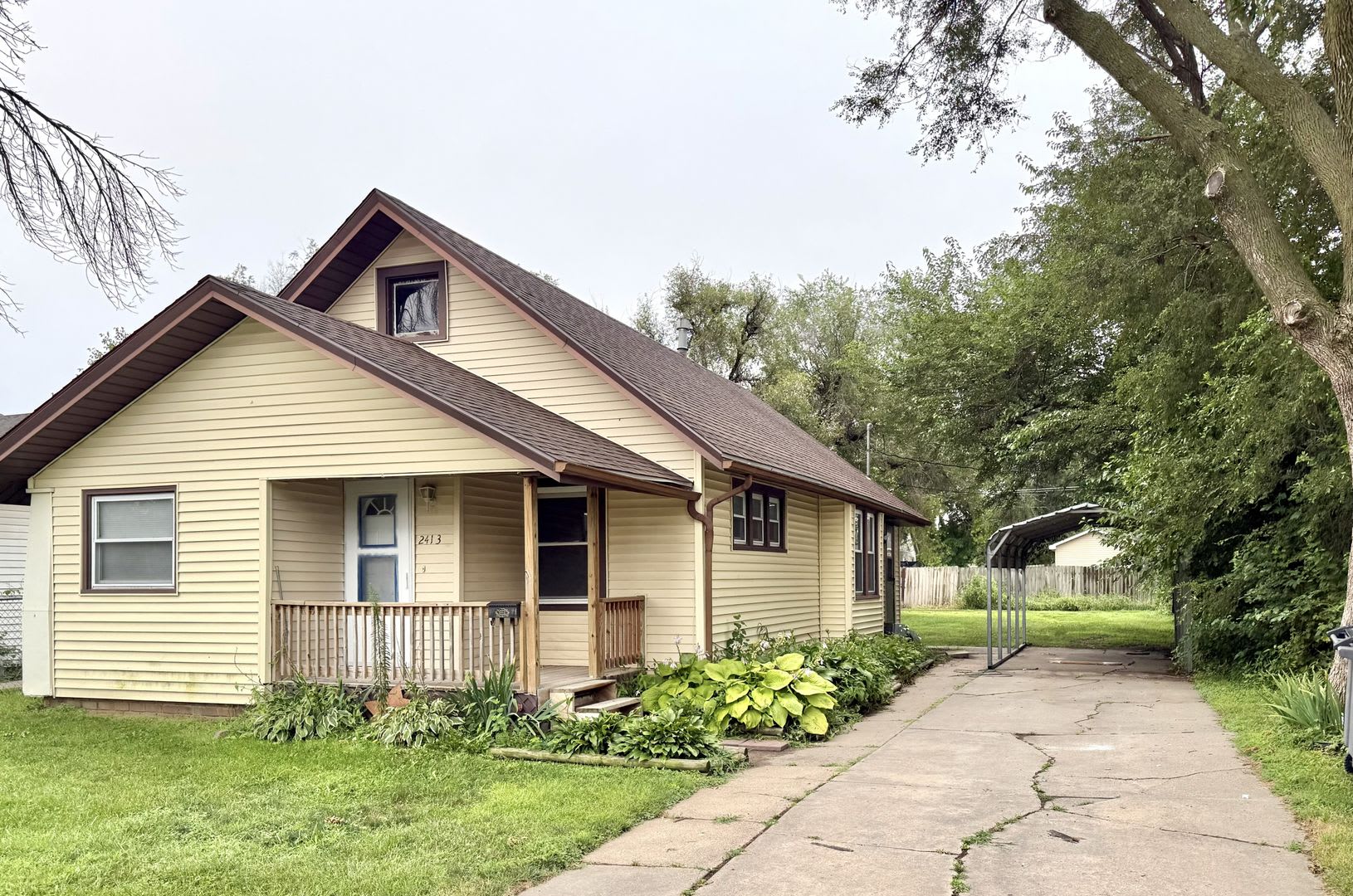 Comfortable 3-Bedroom Home with Two Private Bathrooms – photo 1
