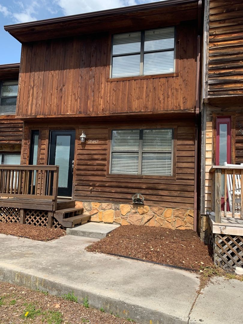 2 Bedroom 2 Bath Townhouse – photo 1