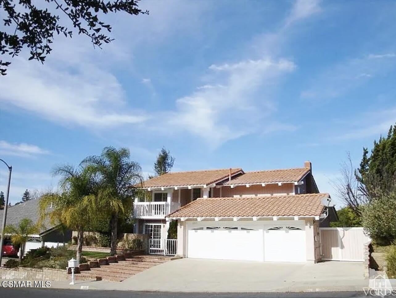 893 Lindawood Street – photo 1