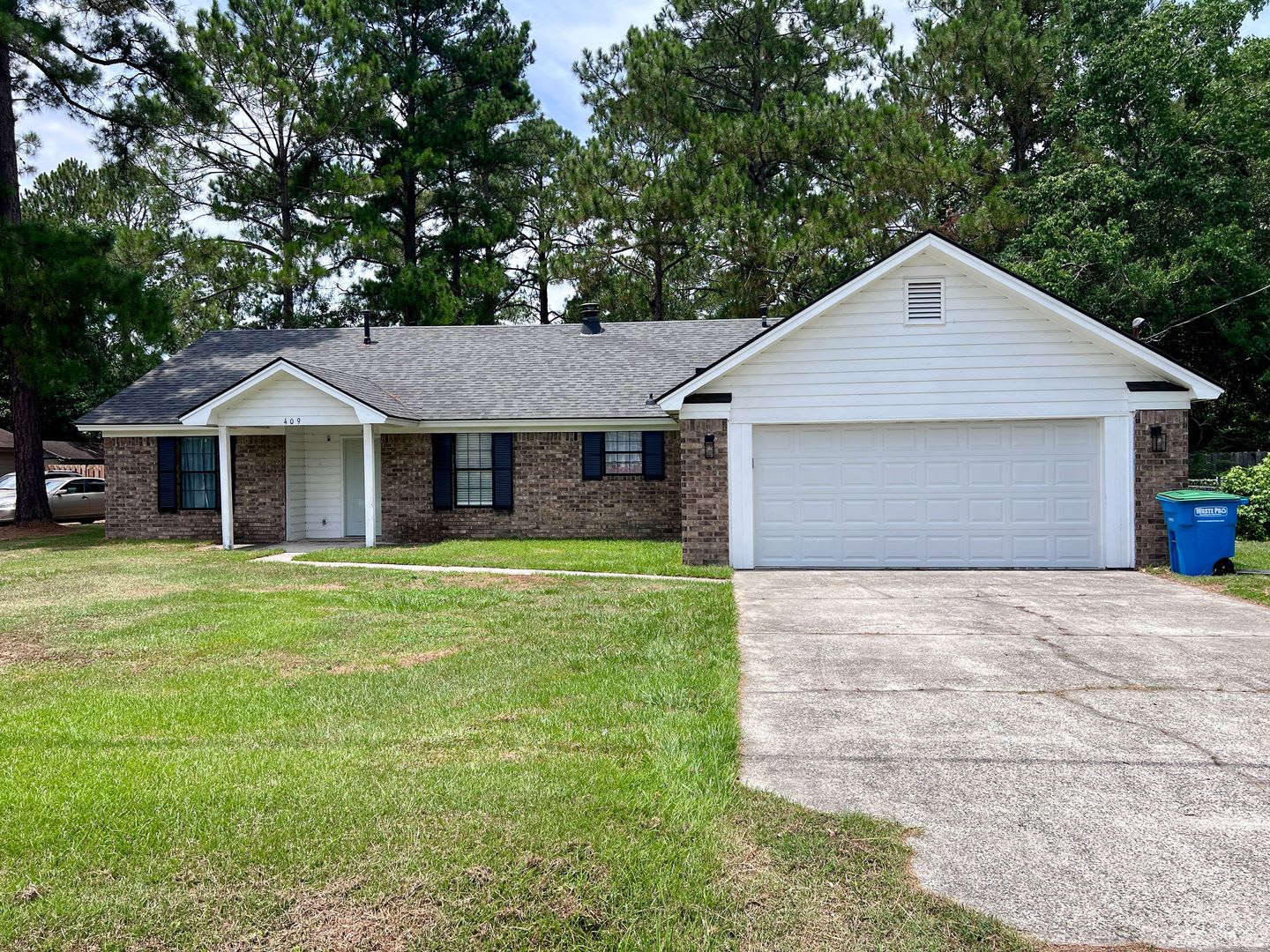 Beautiful 3 Bedroom Home In Bloomingdale Minutes From Pooler – photo 1 of 59