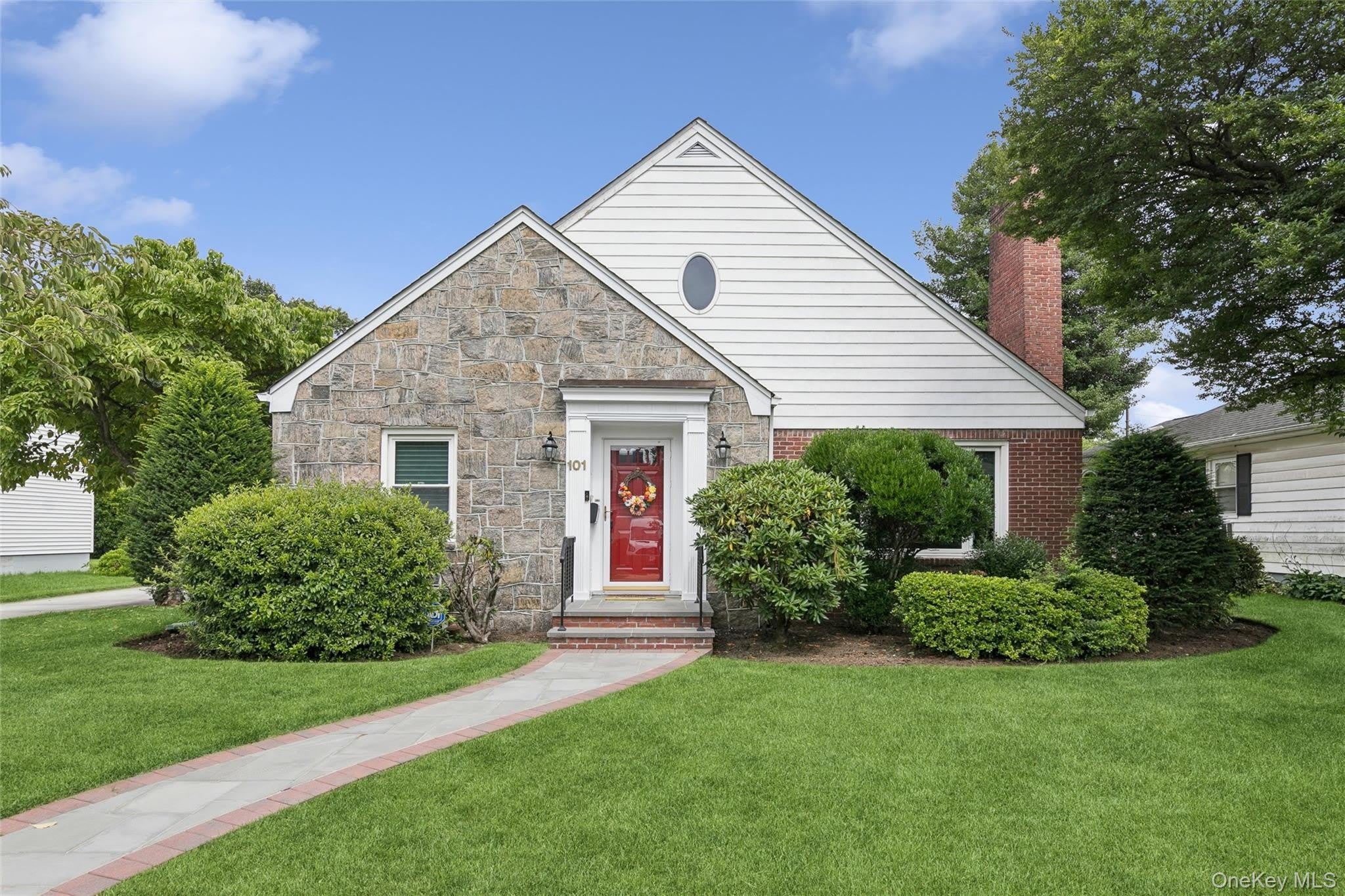 101 Lefferts Road – photo 1 of 33