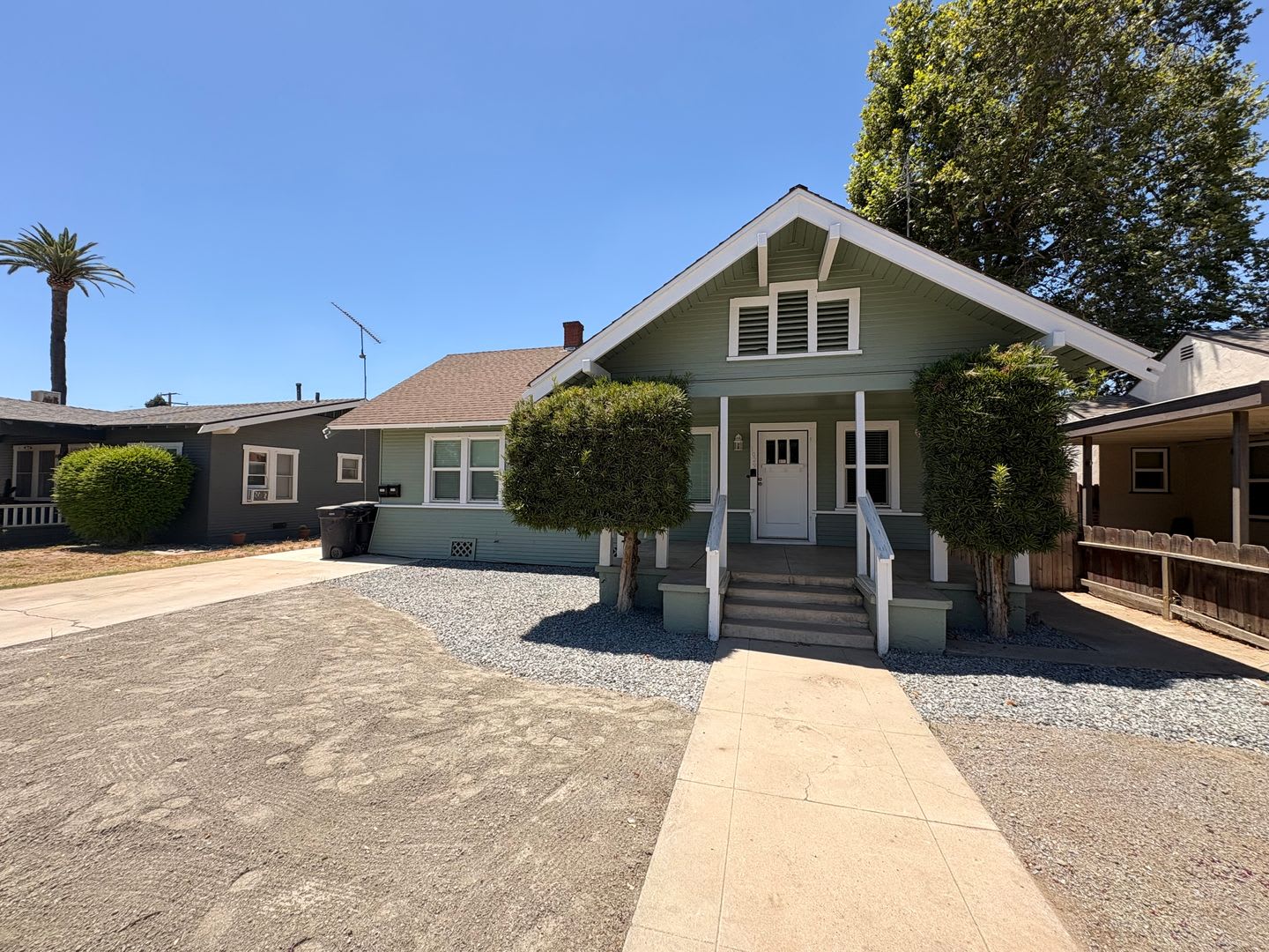 Beautiful Newly Renovated 2 Bedroom Home – photo 1