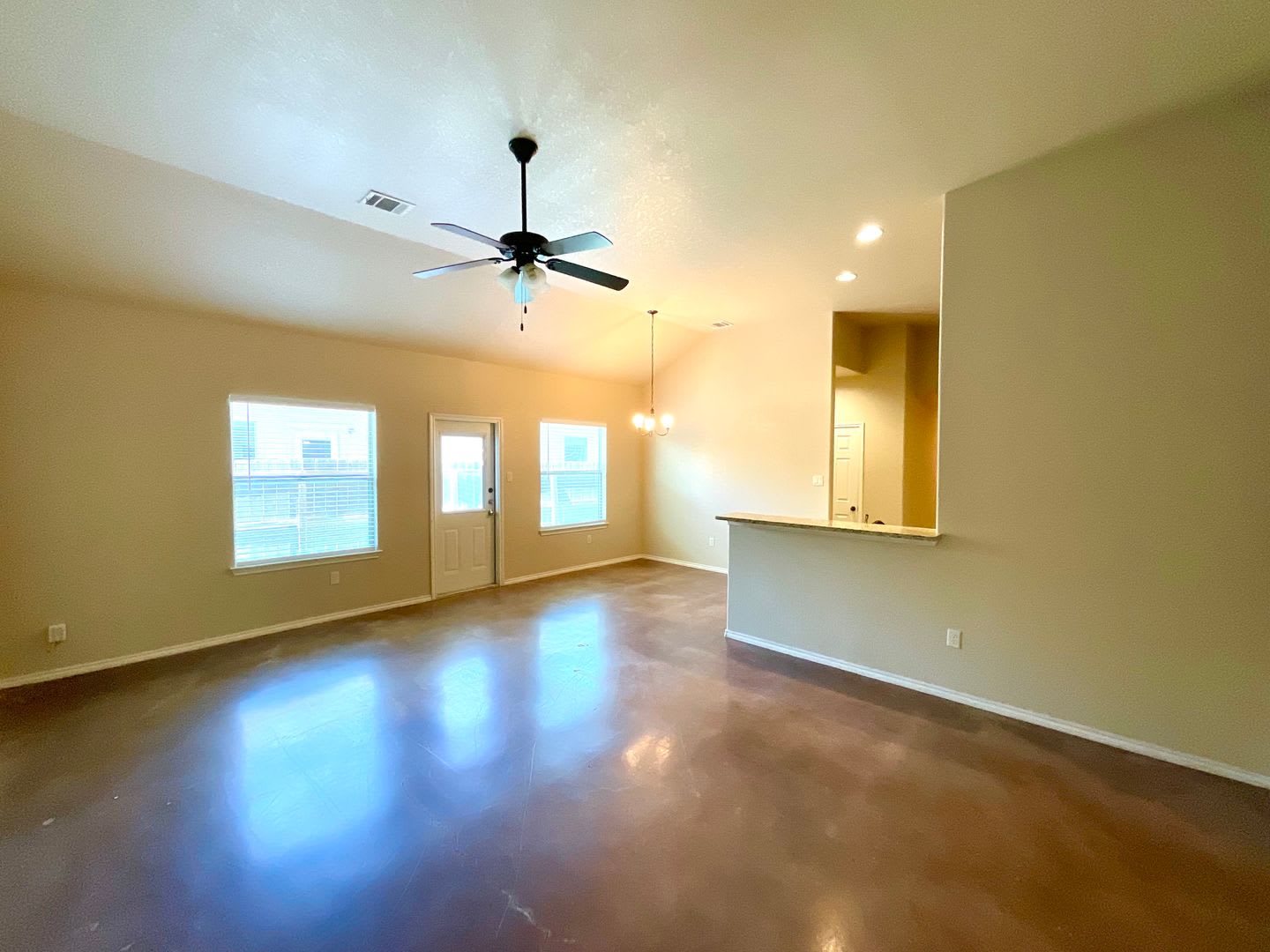 *MOVE IN SPECIAL* High Ceilings, Fenced Yard & 2-Car Garage – New Braunfels Living! – photo 1