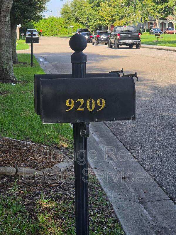9209 English Oaks Lane – photo 1 of 25