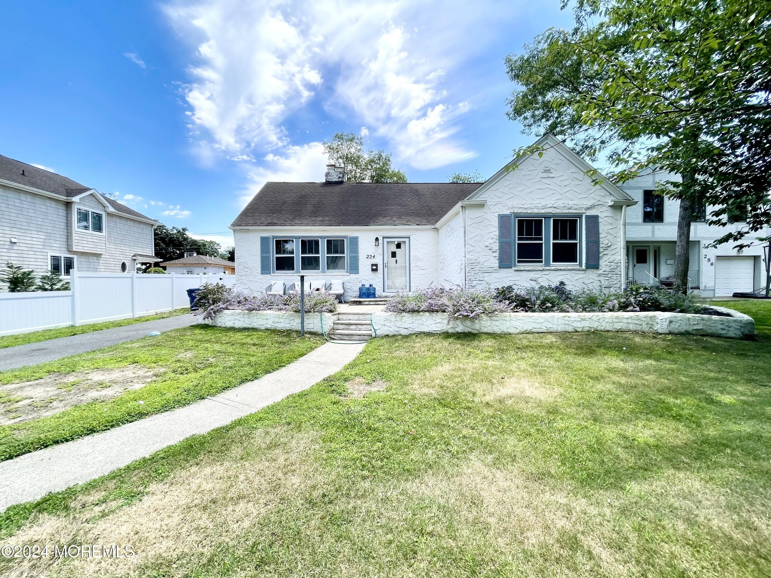 254 Lawrence Avenue – photo 1