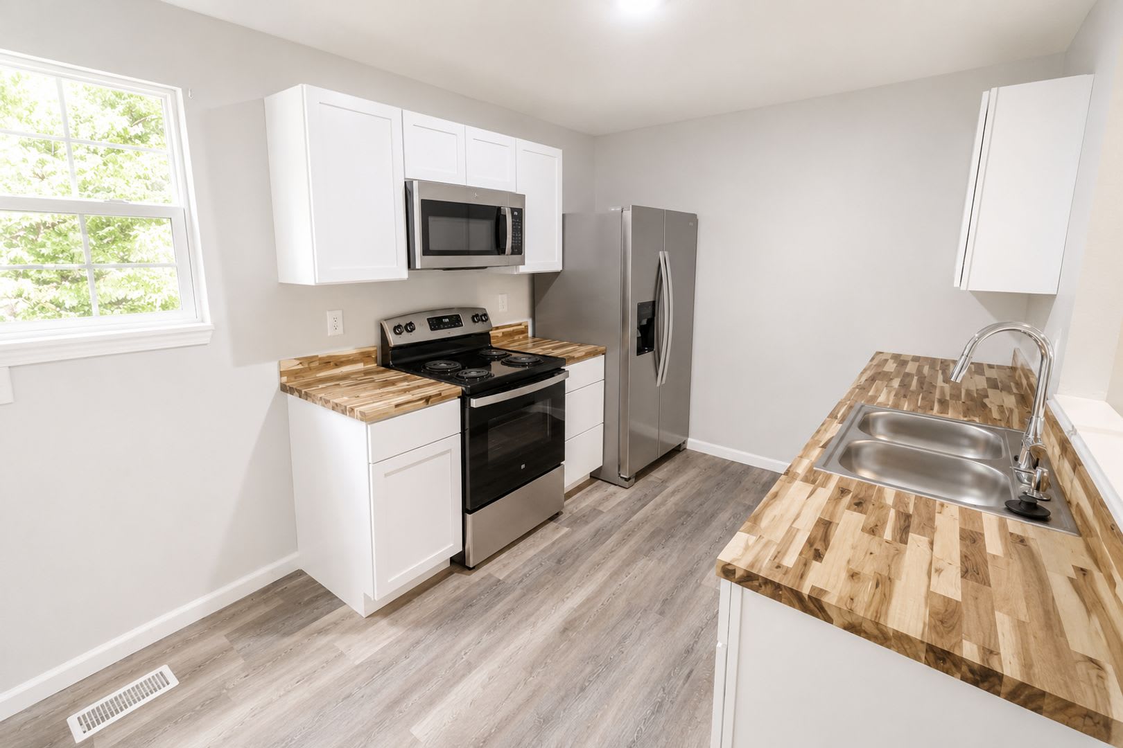 Luxury is Built-In. Not Tacked On, With this Large Duplex. – photo 1
