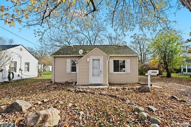 24266 Eureka Avenue – photo 1