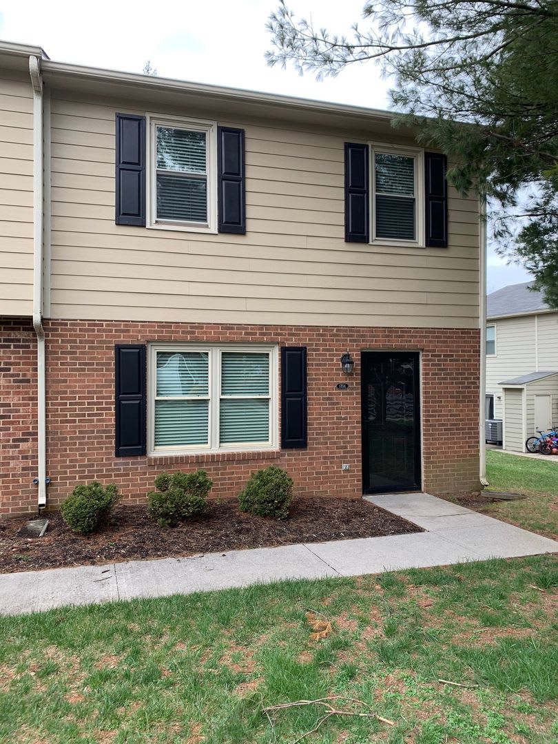 3 Bedroom 2.5 Bath Townhouse – photo 1