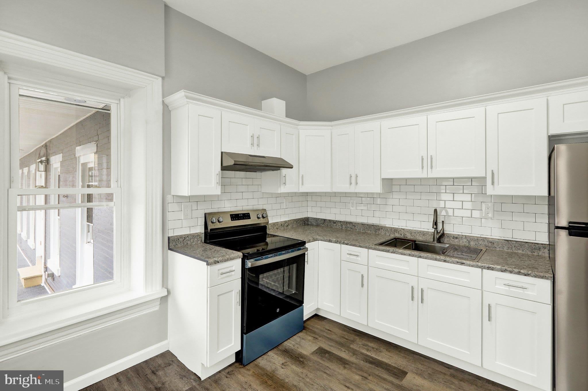1156 FRANKLIN Street – photo 1 of 8