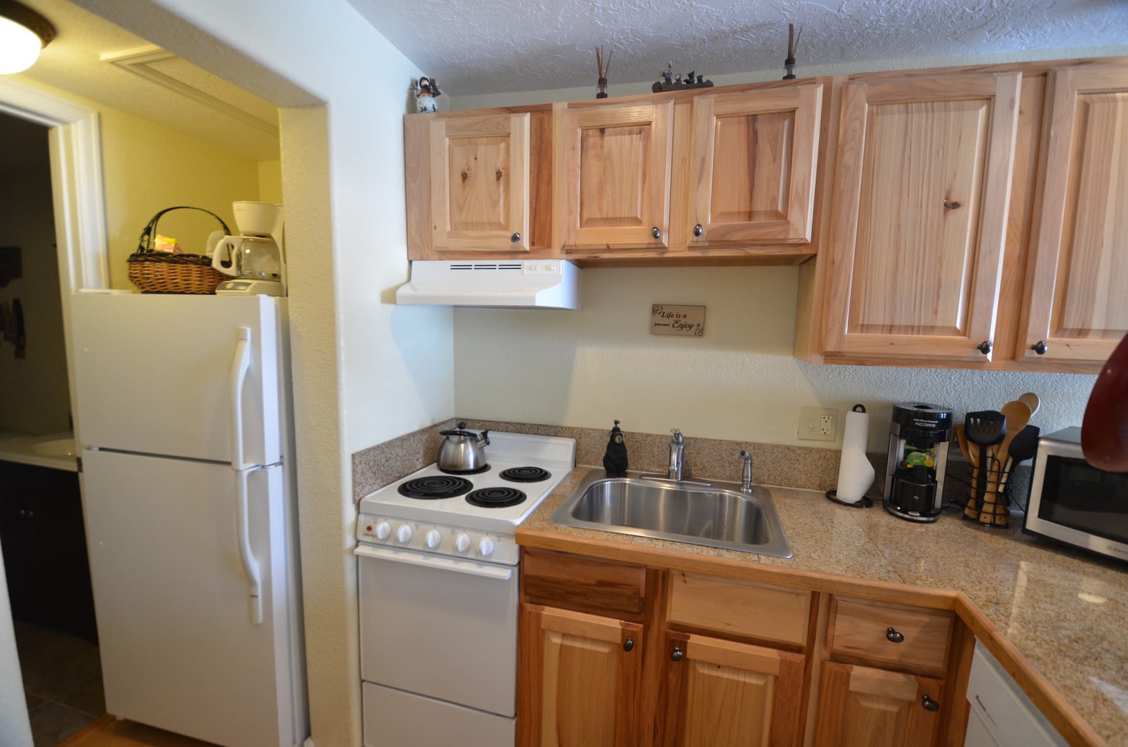 Walk out front door to Lake Dillon! Yacht Club Condo! Furnished! Great Natural Light! – photo 1 of 19