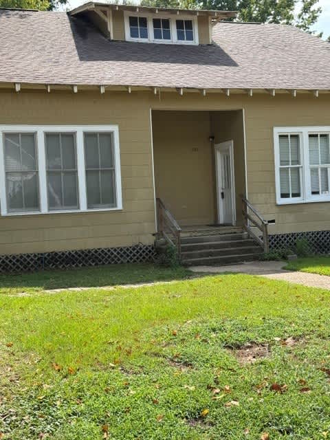 240 Dampeer Street – photo 1 of 9