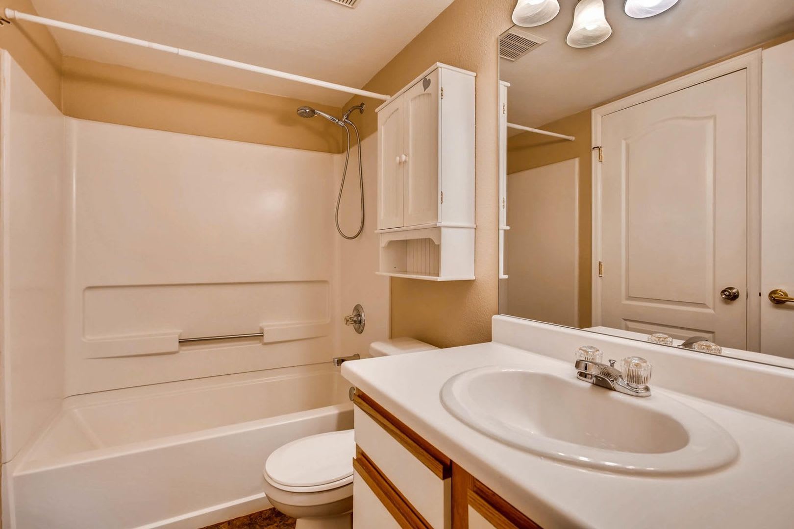 2 Bedroom Between Breck And Frisco Top Floor Heat Included 1 Car Garage Vaulted Ceilings Greenbelt On The Colorado Trail – photo 1 of 29