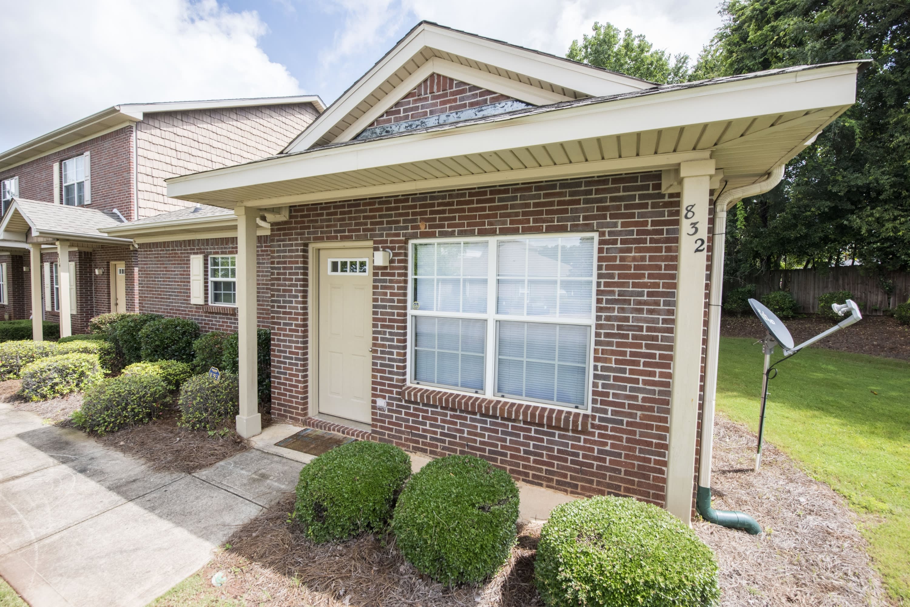 832 Harvard Dr – photo 1