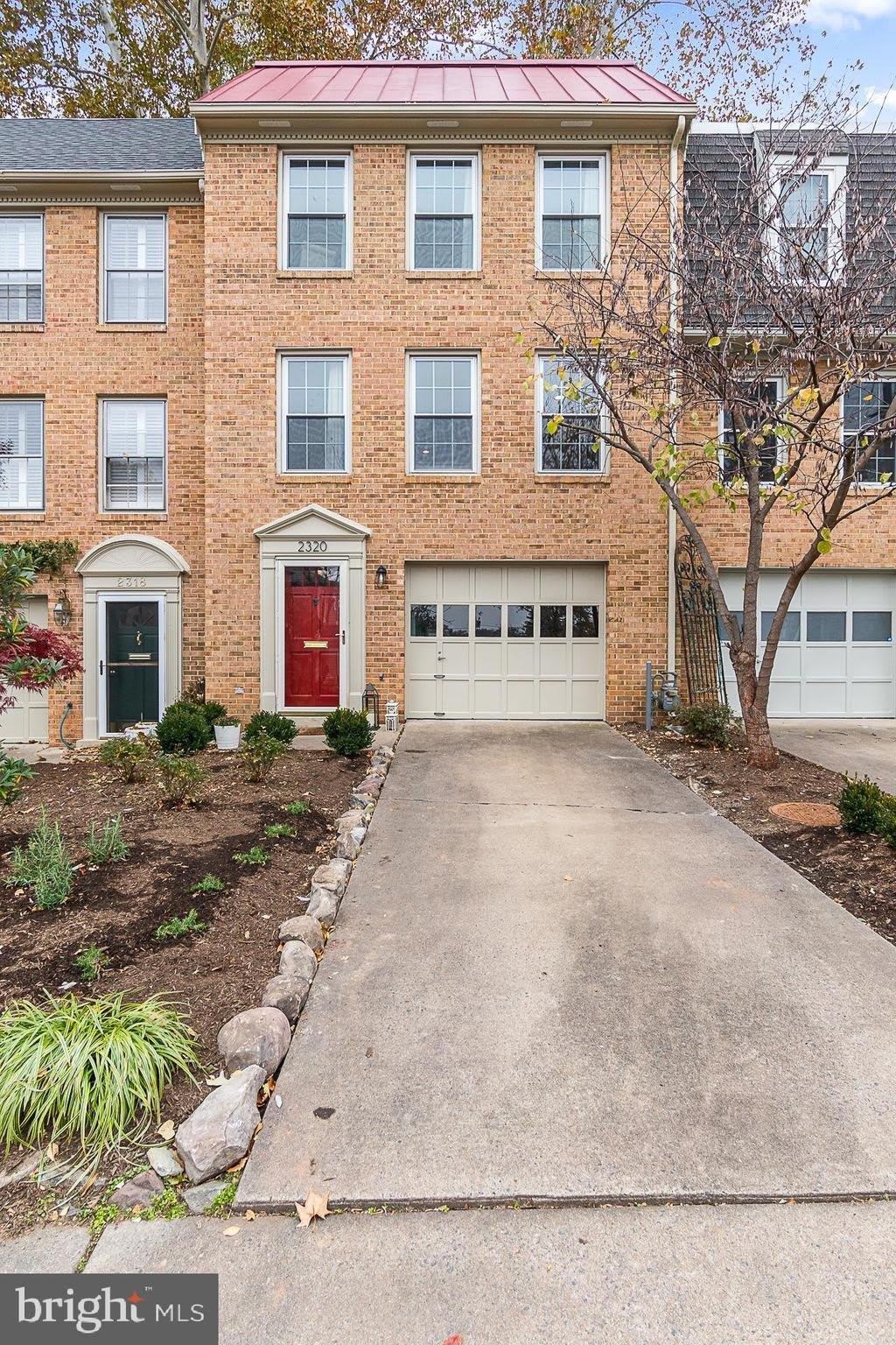 2320 SANFORD Street – photo 1 of 24