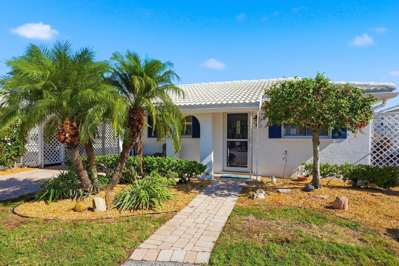 957 SPANISH Drive N – photo 1 of 37