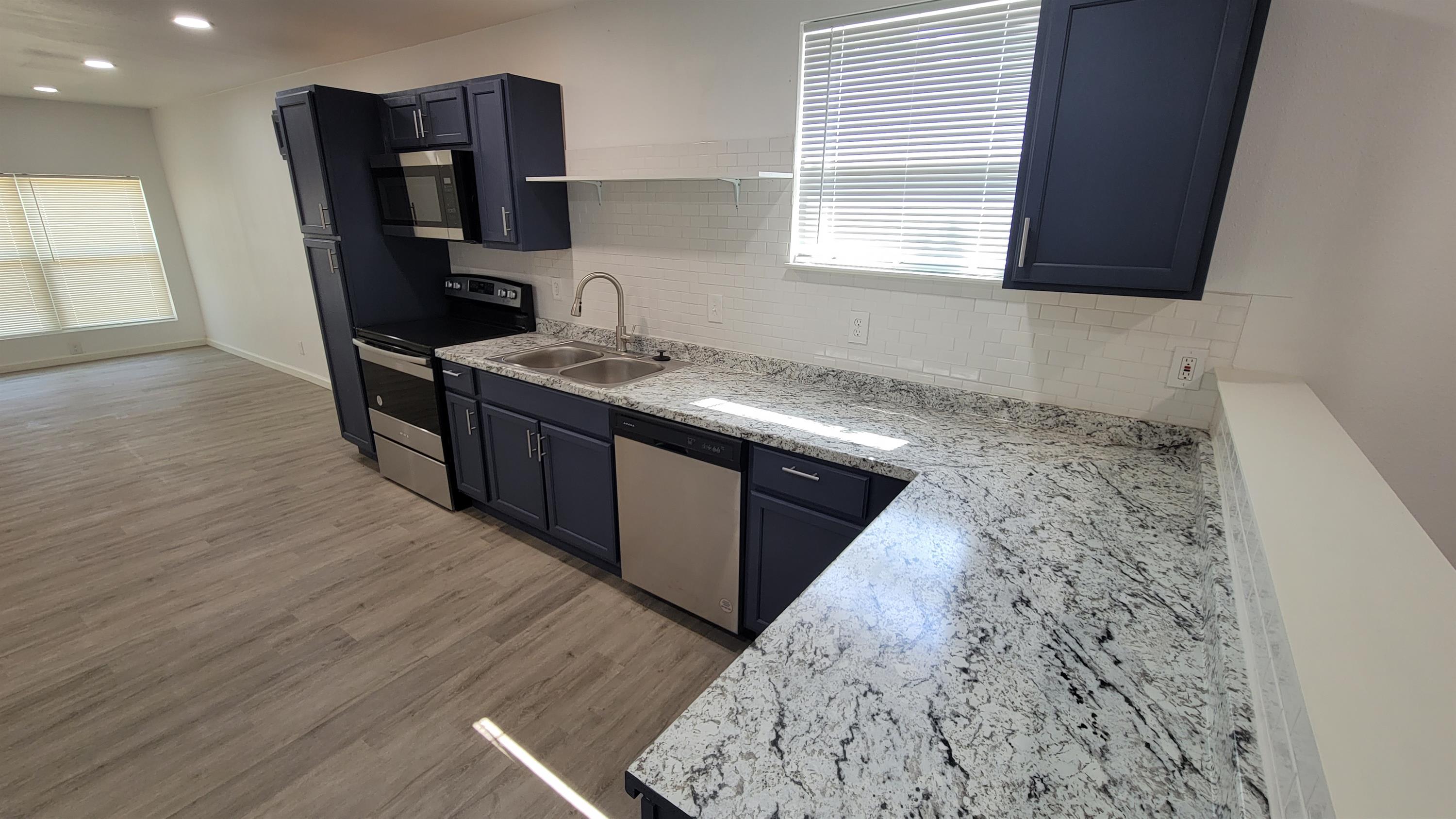 301 Robbins Street – photo 1