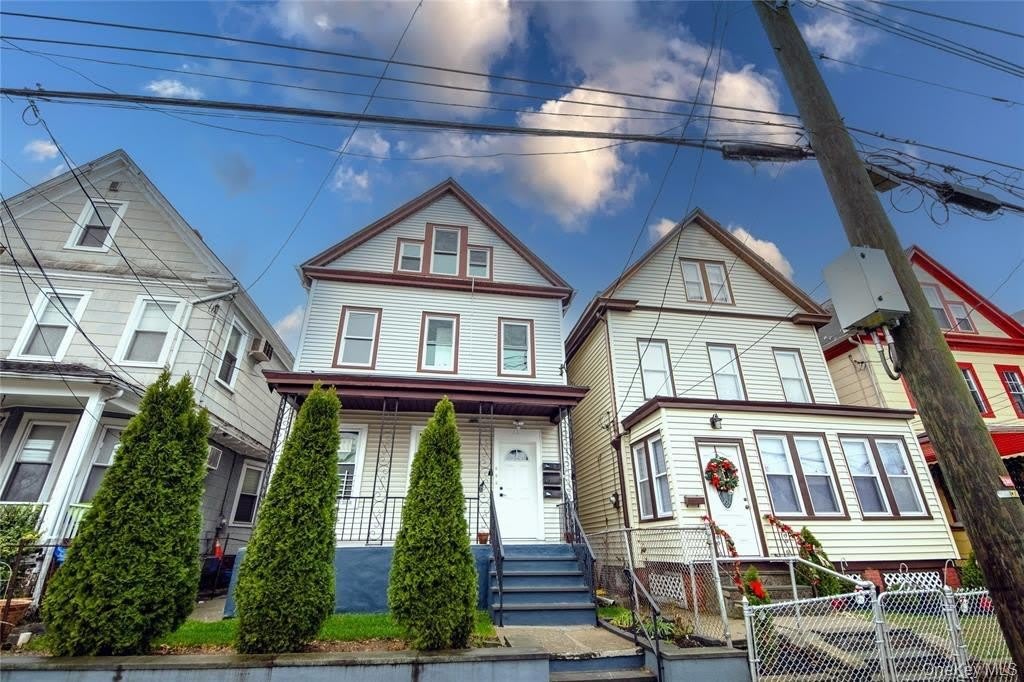14 Elm Street – photo 1 of 10
