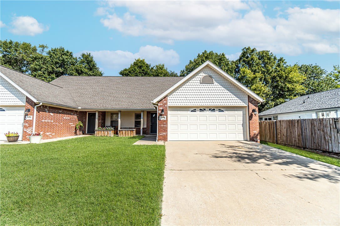 802 NW Baker Street – photo 1 of 18
