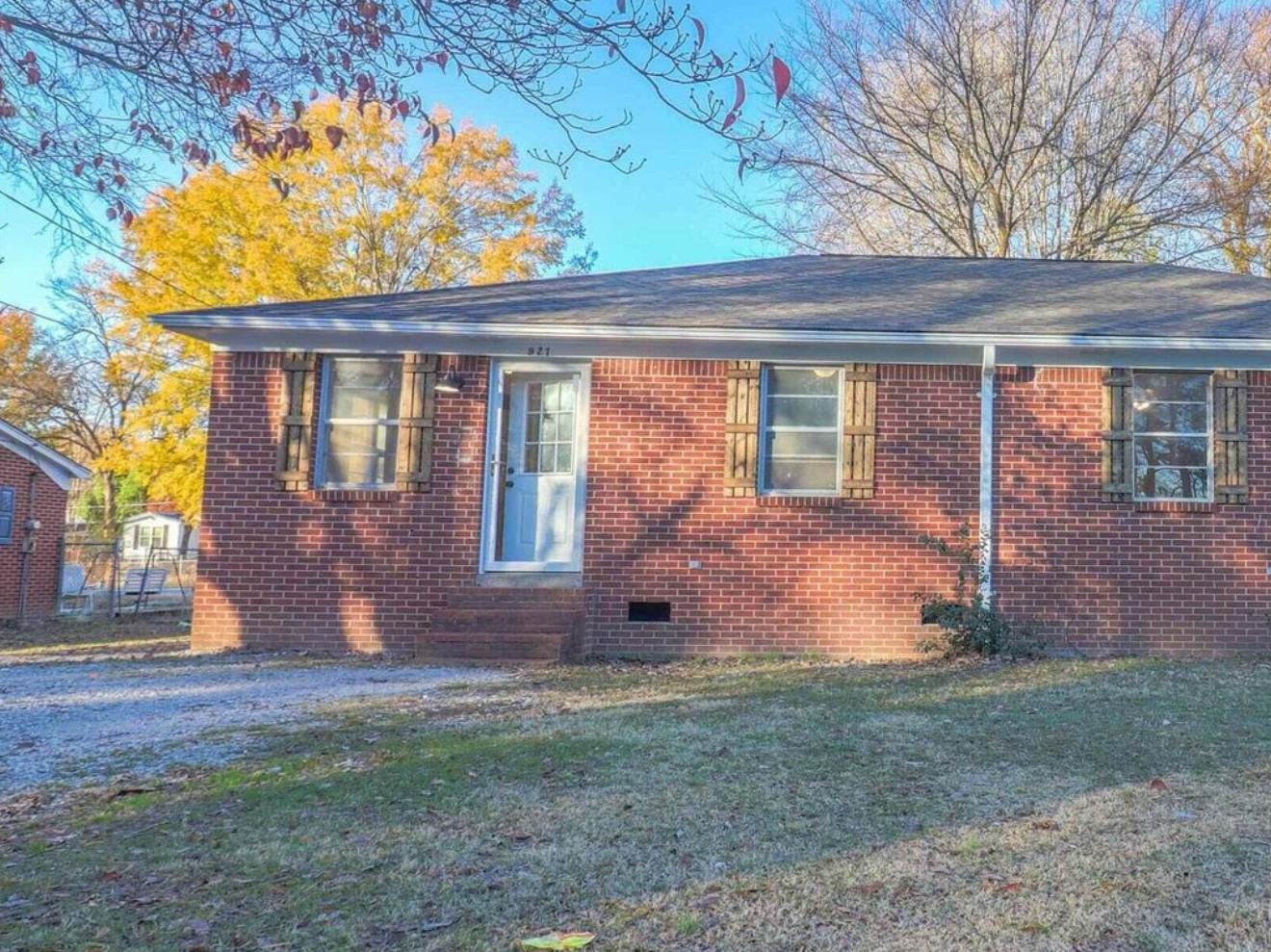 927 East College Street – photo 1
