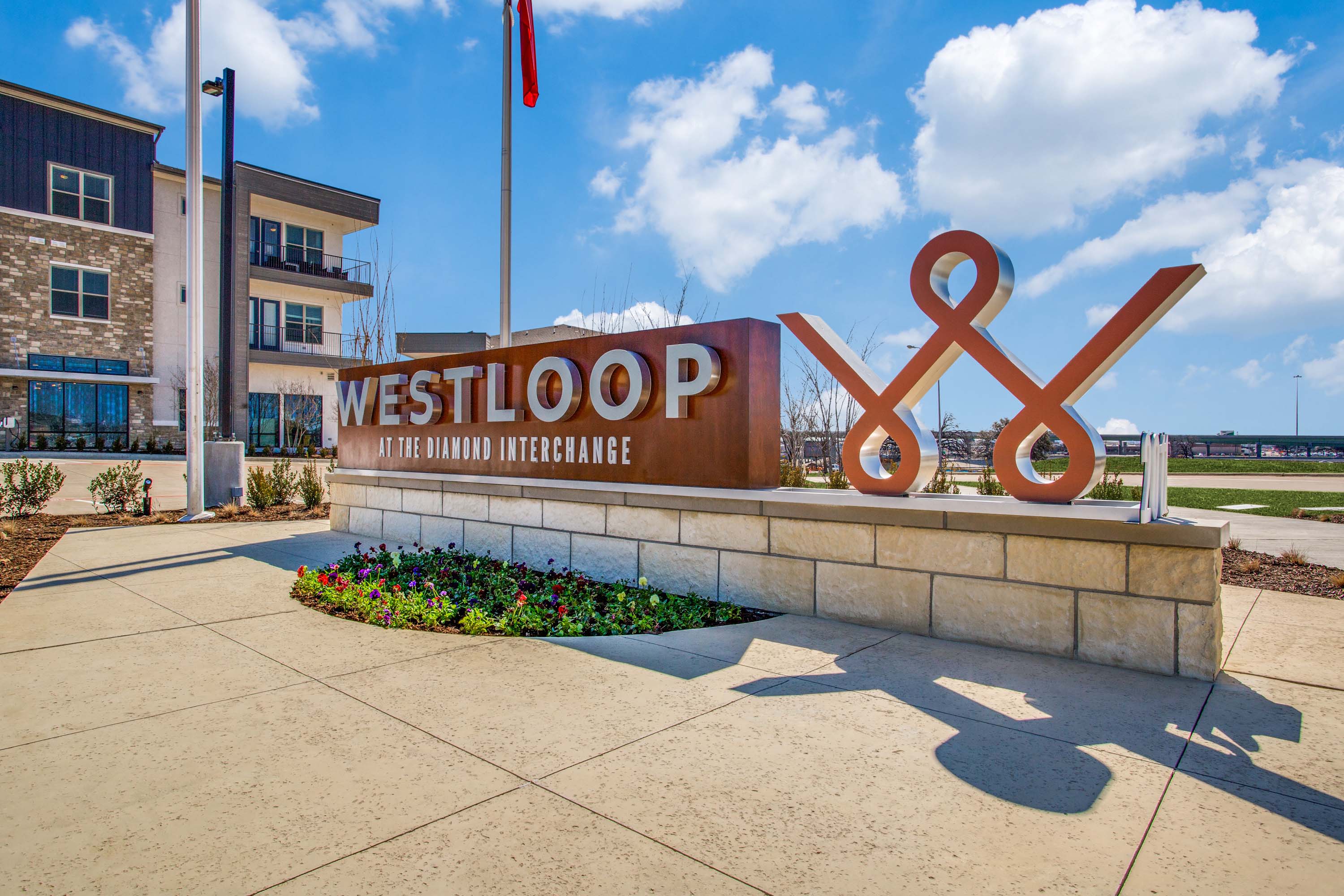 Westloop at the Diamond Interchange – photo 1