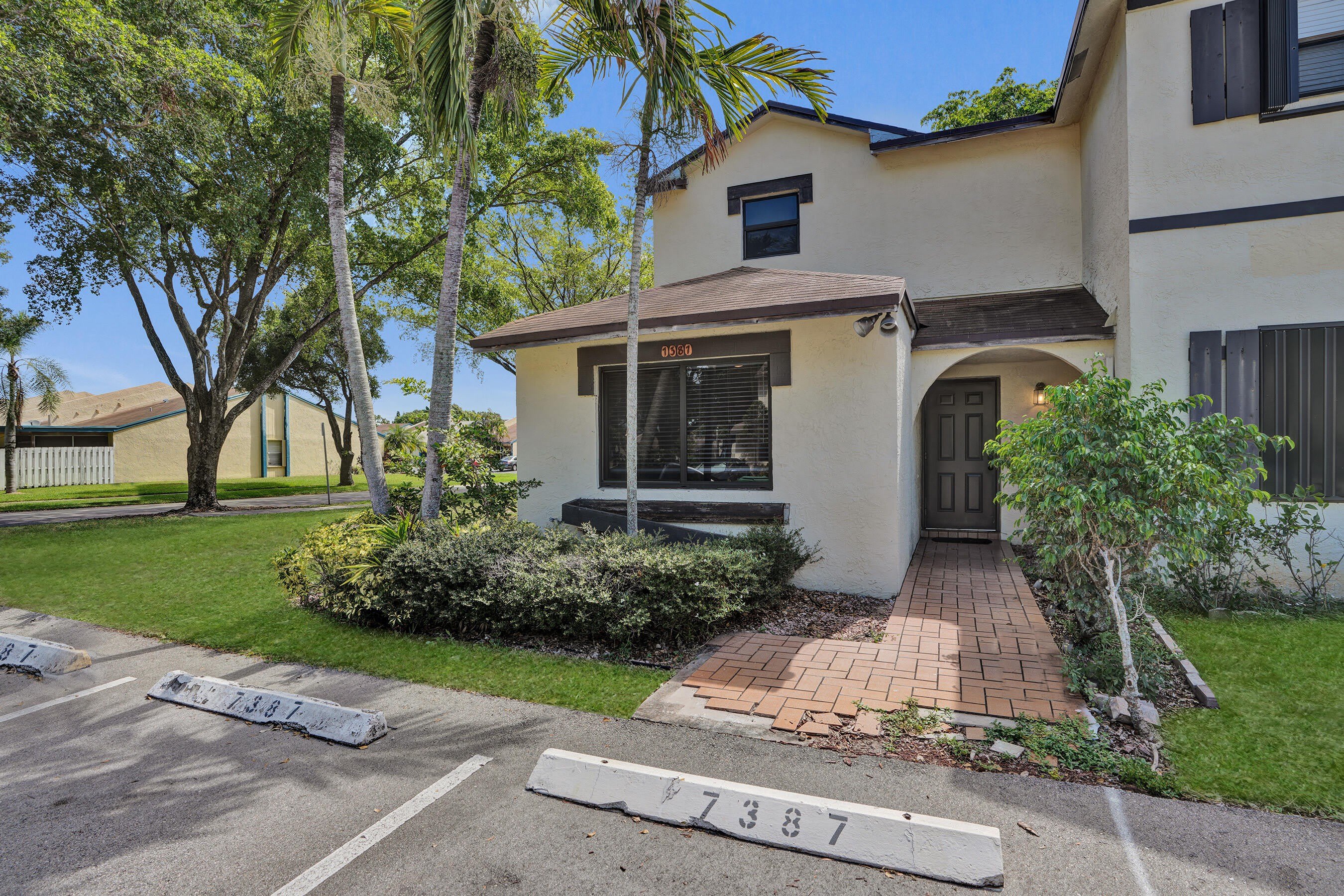 7387 NW 34th Street – photo 1