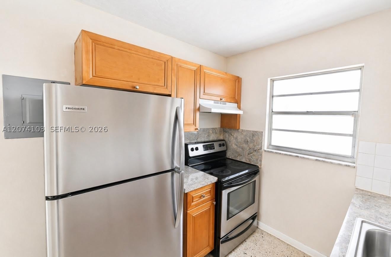 2315 W Okeechobee Rd – photo 1