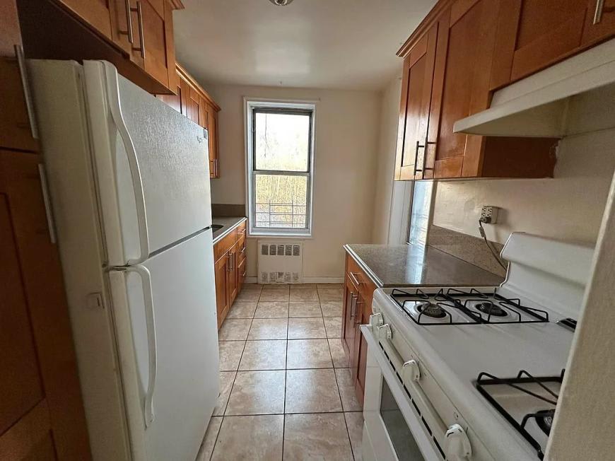 2300 GRAND CONCOURSE – photo 1