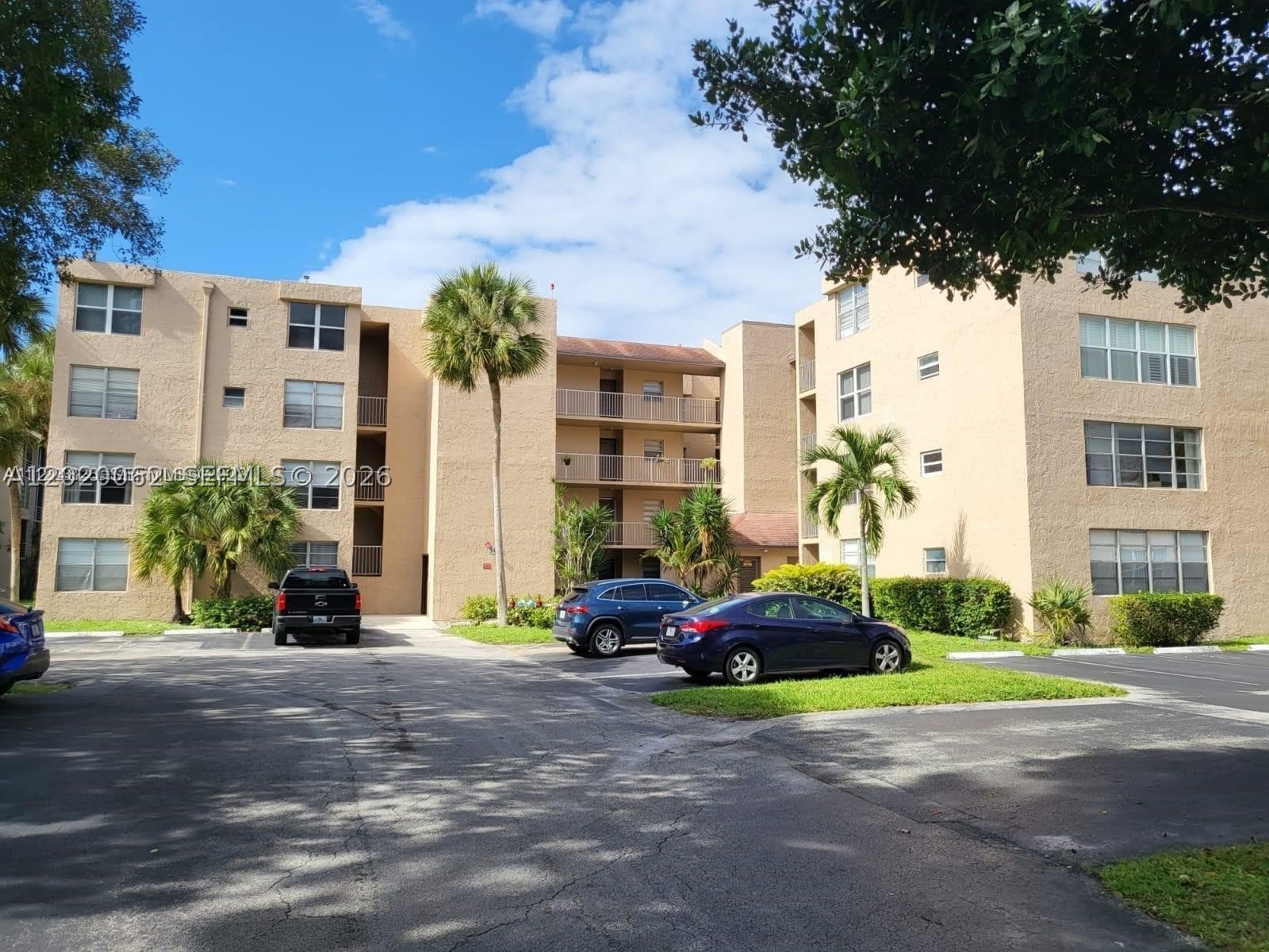 9440 Live Oak Pl – photo 1