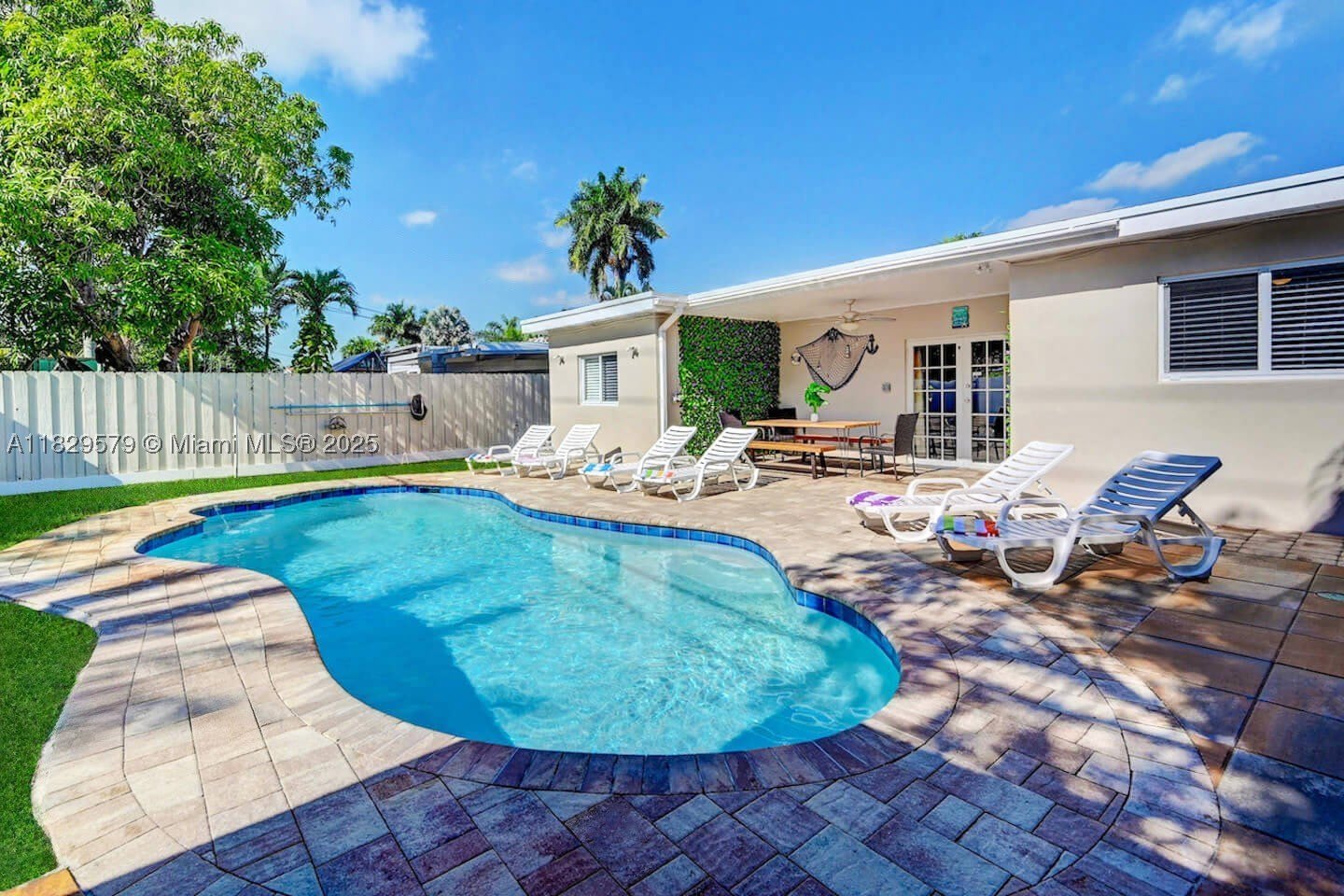 1228 Johnson St – photo 1