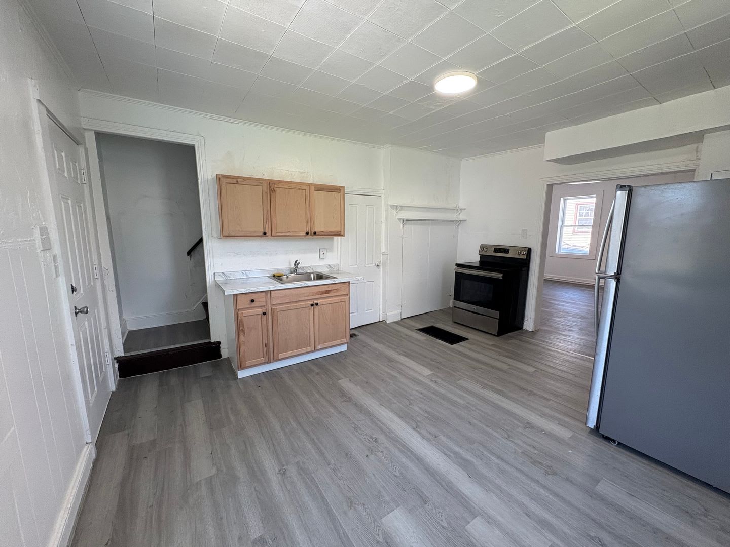 Newly Renovated Two Bedroom One Bathroom Row Home Move In Special Get 700 Off Your Second Month S Rent – photo 1