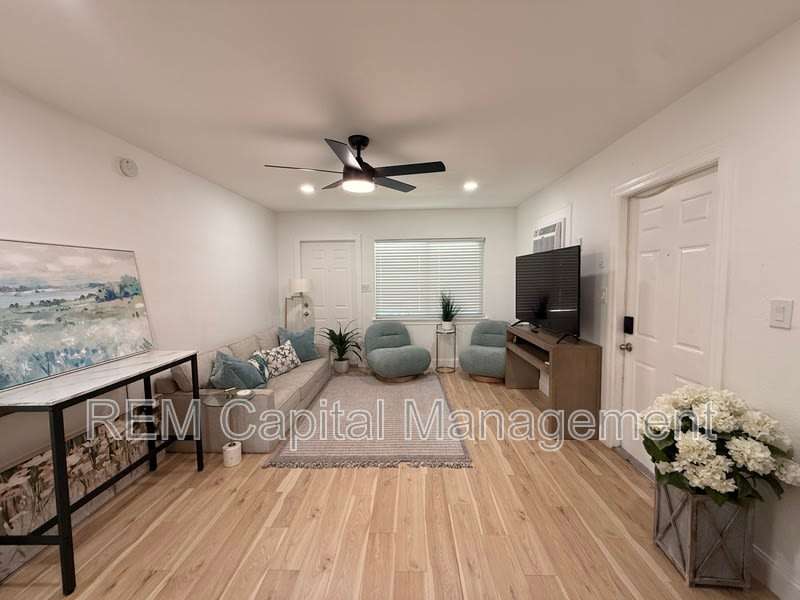 224 30th Ave N – photo 1
