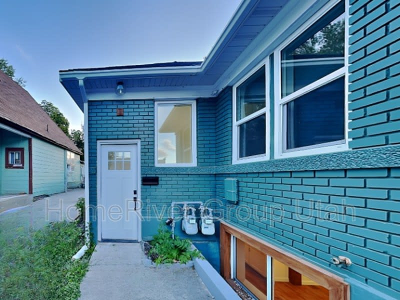 563 S Denver St – photo 1