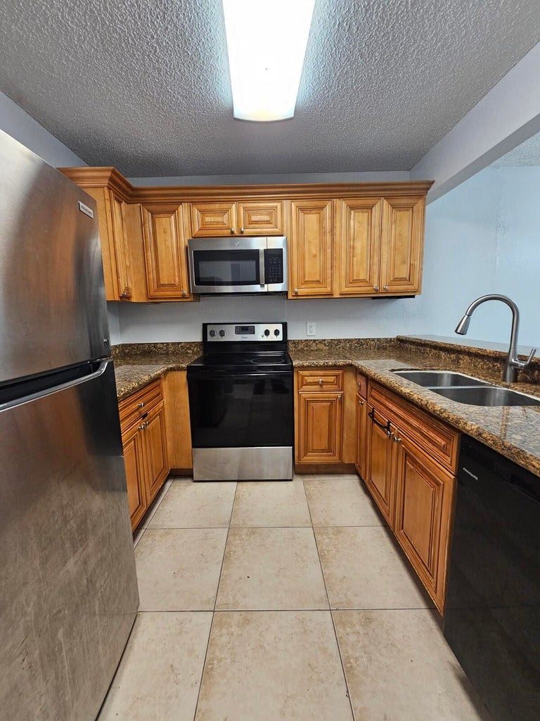 1453 Lake Crystal Dr – photo 1