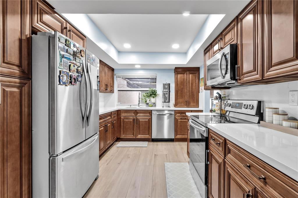 607 Village Lake Drive – photo 1