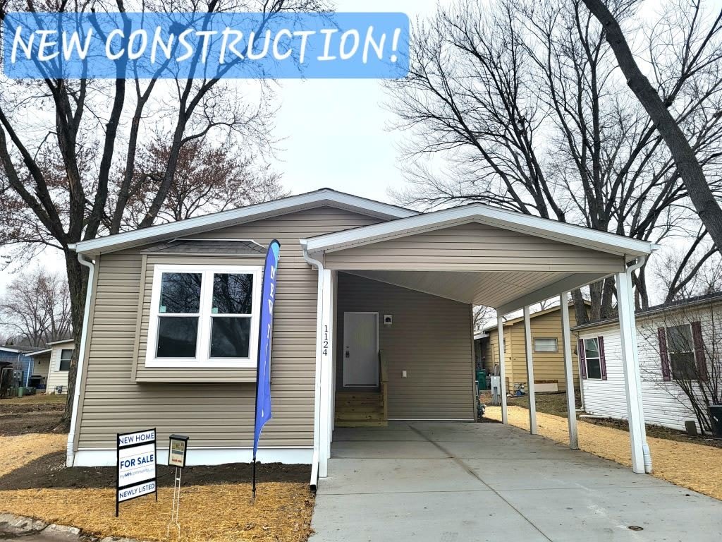 1124 Lake Terrace – photo 1 of 21