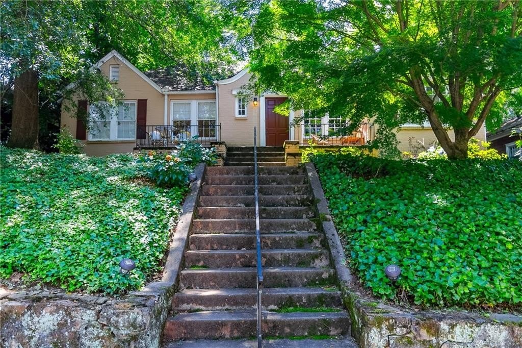 1001 Amsterdam Avenue NE – photo 1