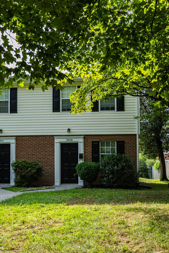 New Listing! – photo 1