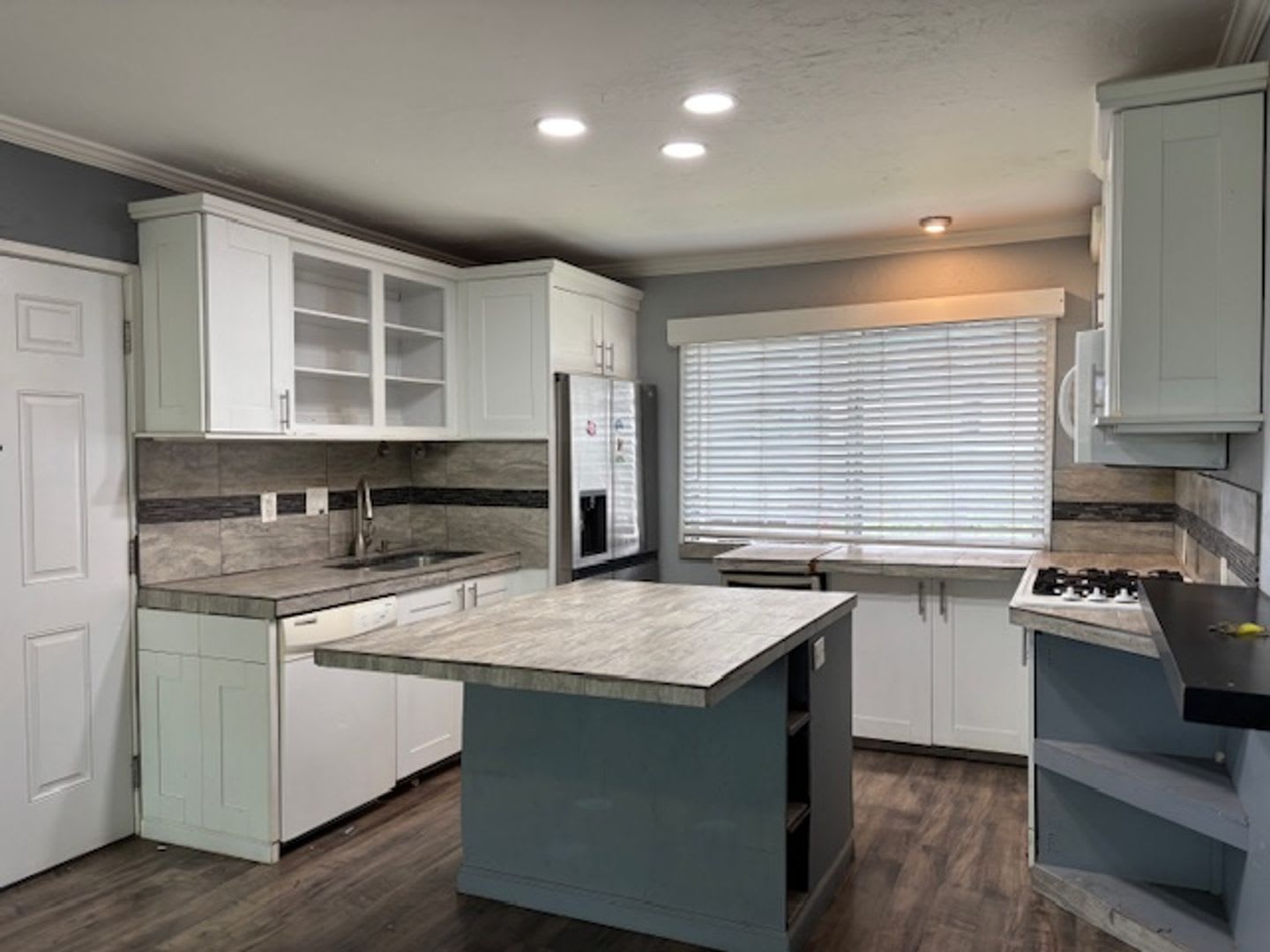 Kona Kai 2 Bedroom / 1 Bath Apartment **Pet Friendly** – photo 1 of 12