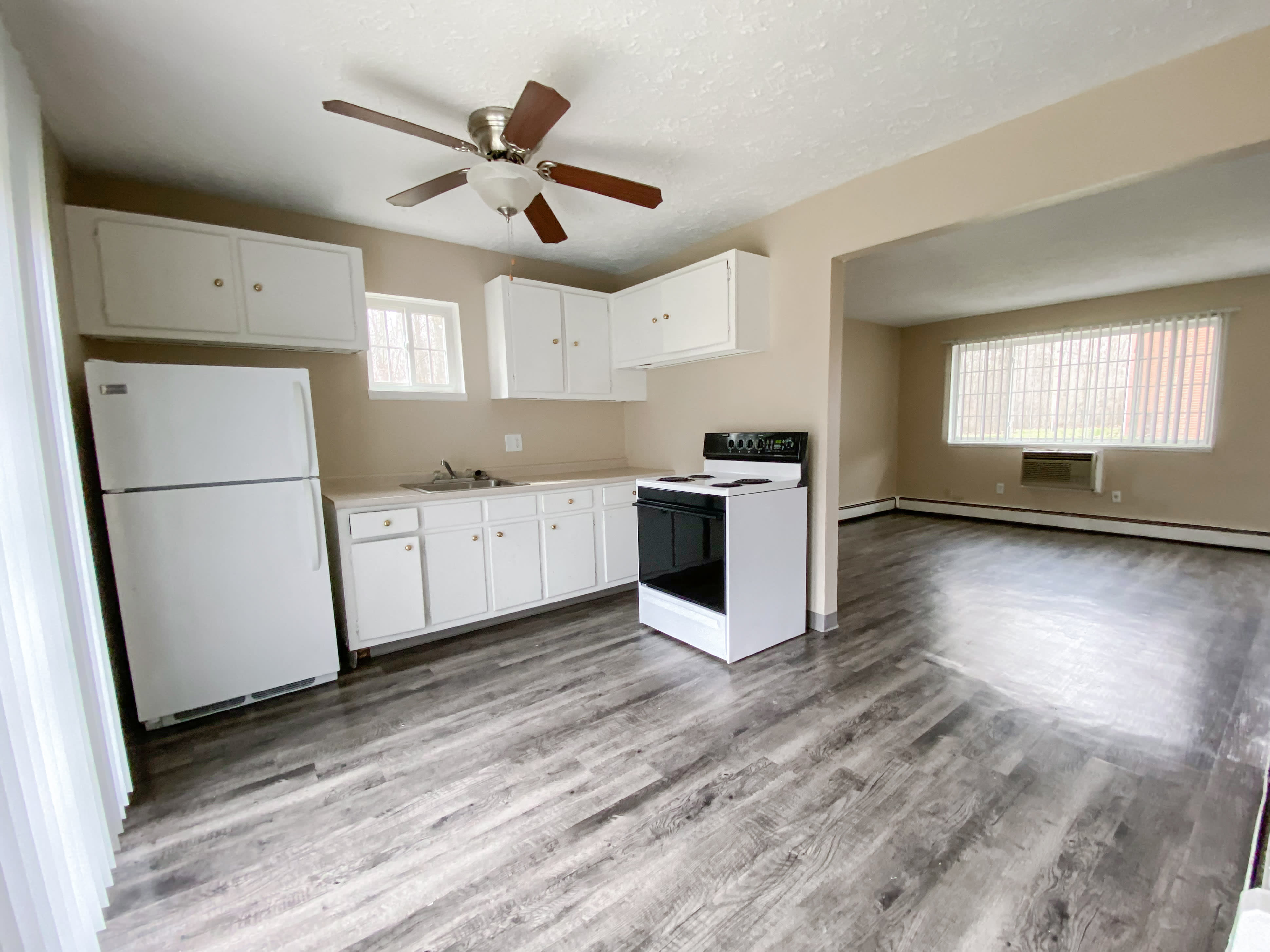 Evergreen Village Apartments &amp; Townhomes – photo 1 of 29