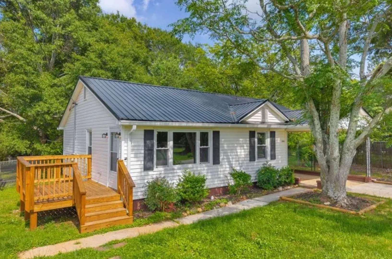 Franklin Co. – Lavonia, GA – 2 Bedroom, 2 Bathroom Single Family Home – photo 1 of 17