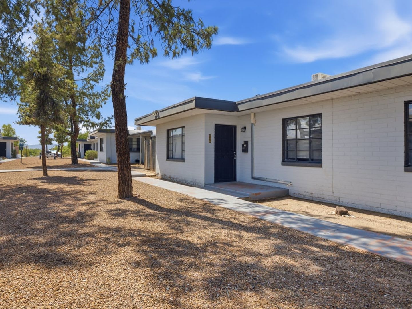 2 Bed 1 Bath with covered parking! – photo 1
