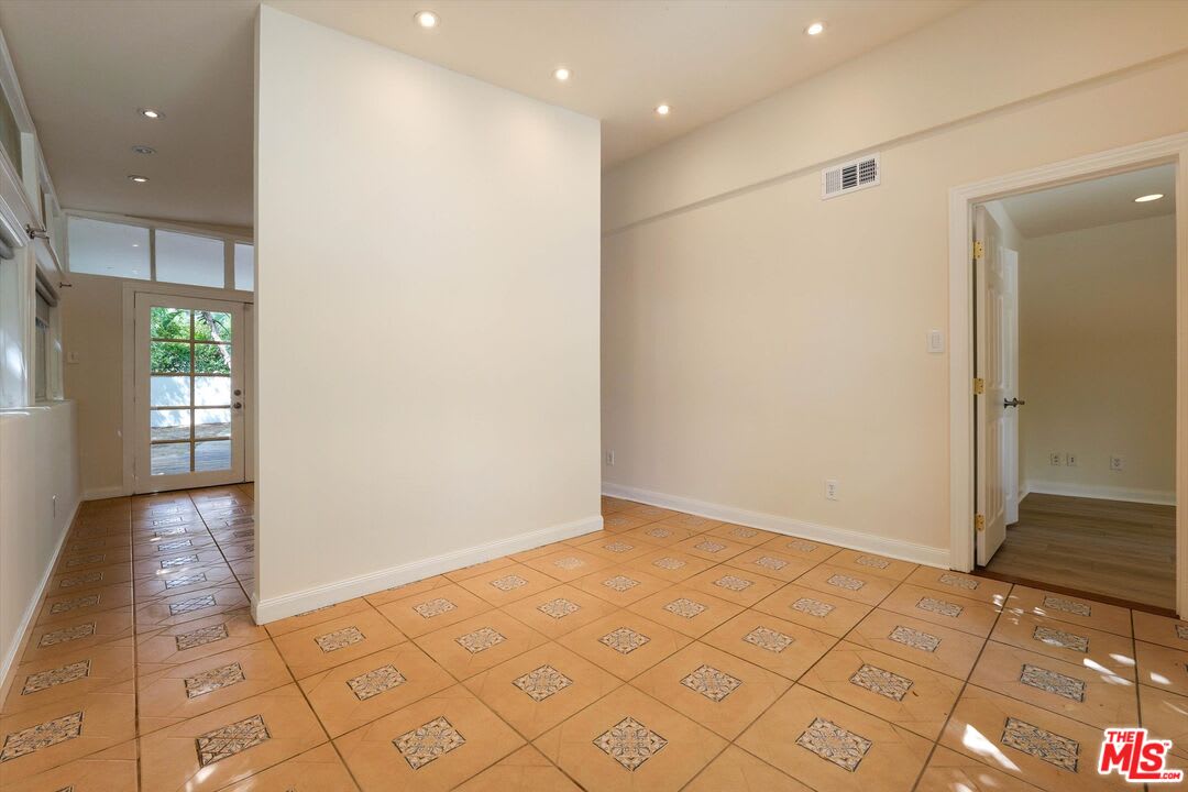 22750 Clarendon Street – photo 1