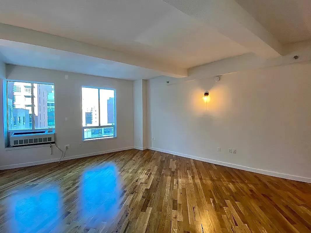 2928 41st Ave Apt 510 – photo 1 of 4