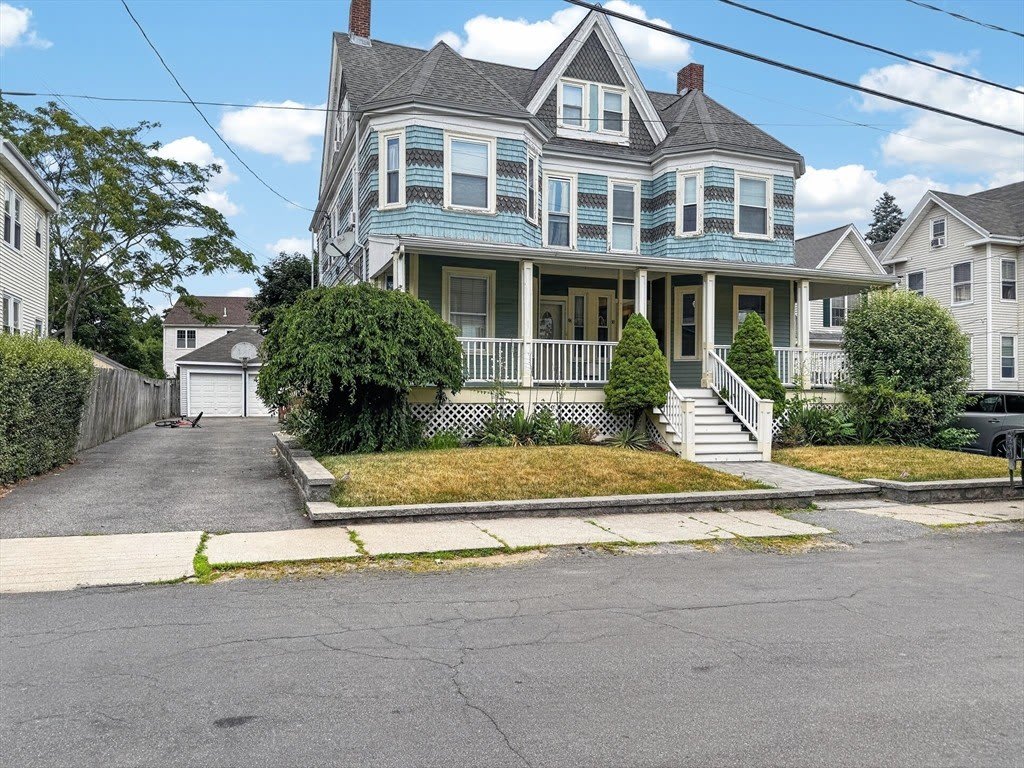70 Holbrook Ave – photo 1 of 20